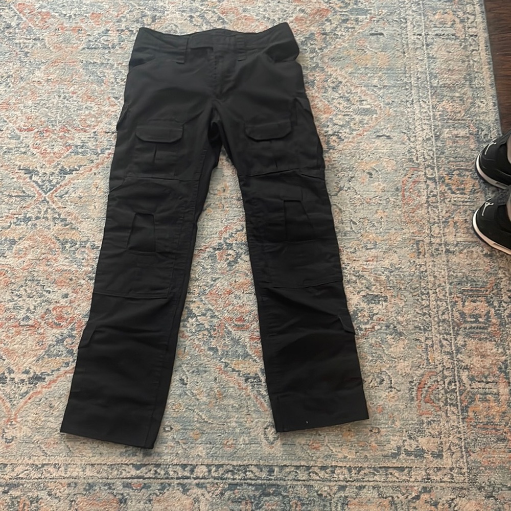 Military pants size 28 lots of pockets